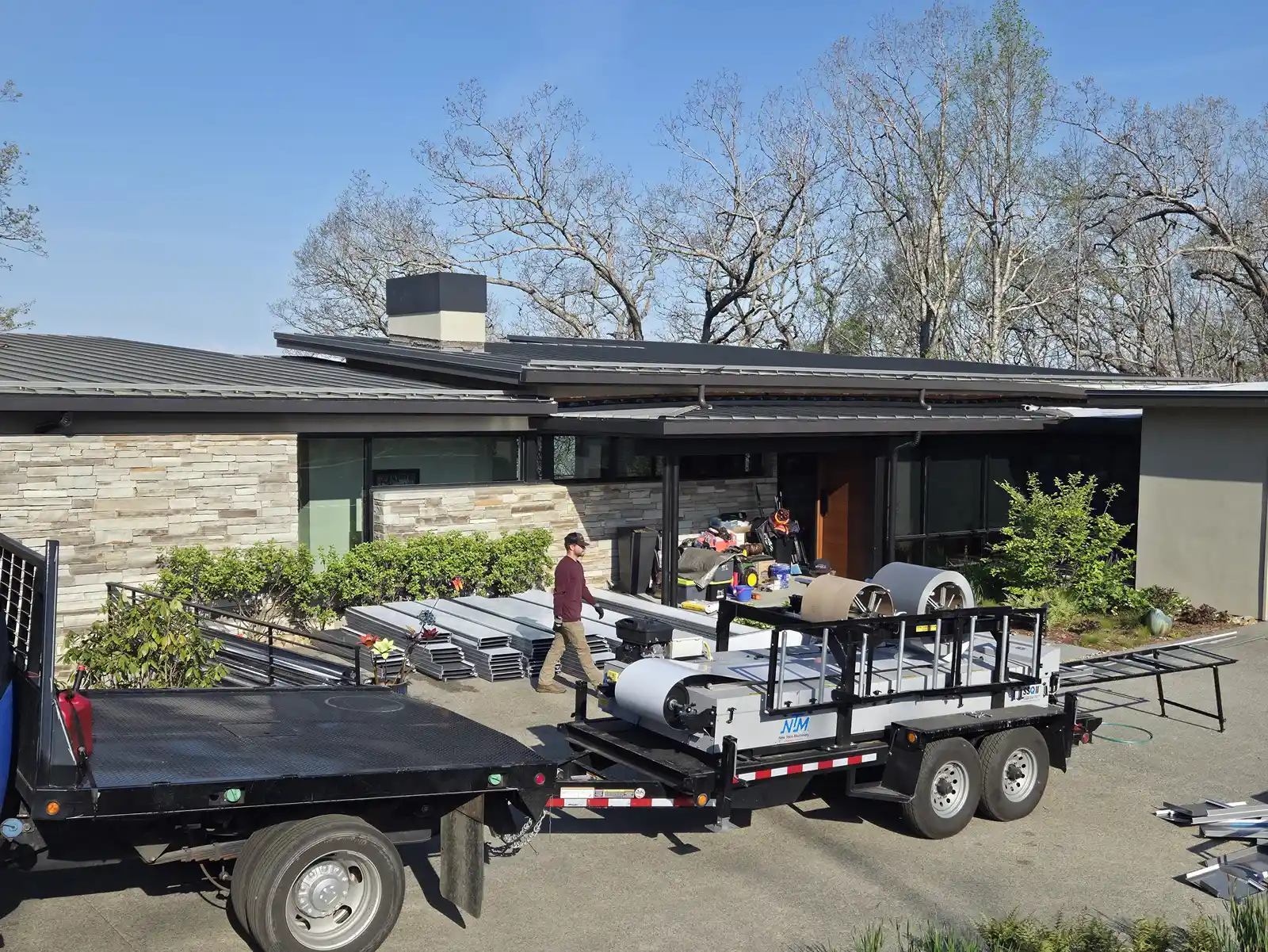 Metal roofing material delivery trailer